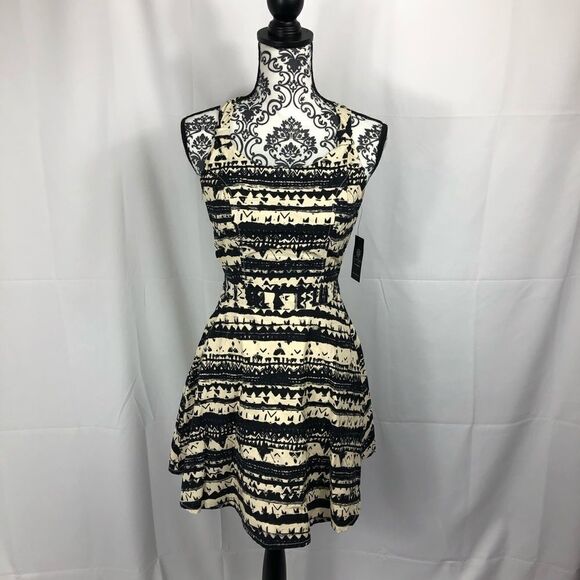 Jessica Simpson Archipelago Tribal Cut Out Dress - Picture 2 of 8